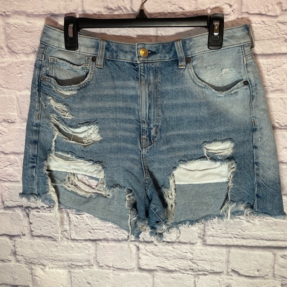 American Eagle Women's Denim Jeans Mom Shorts Size 12 Heavily distressed - Picture 1 of 11
